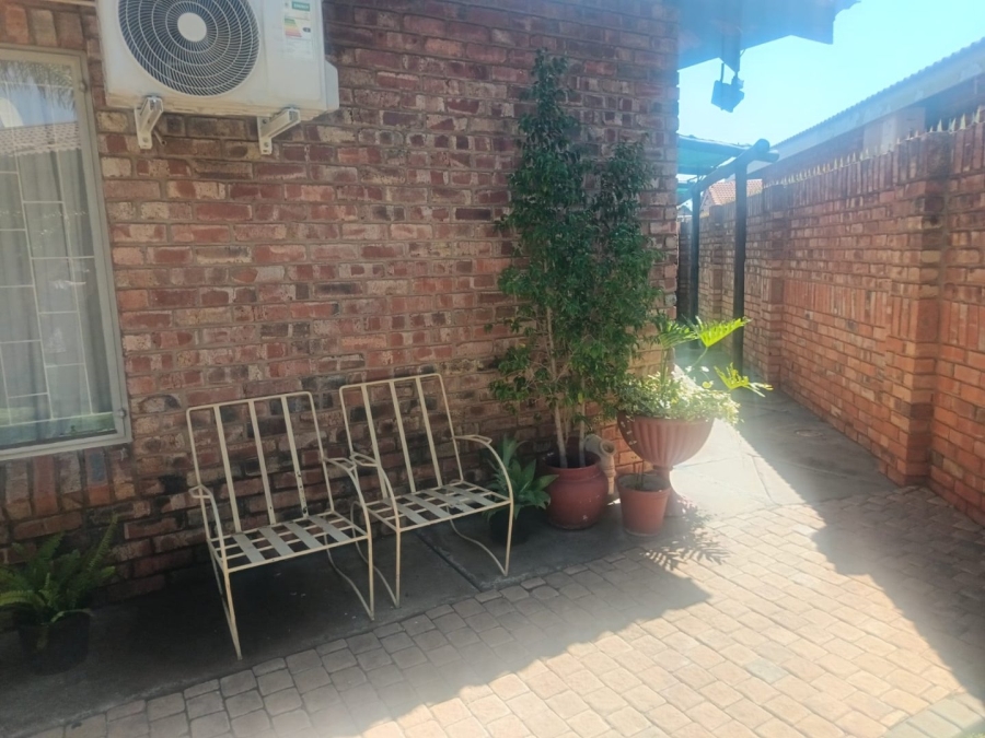 3 Bedroom Property for Sale in Roylglen Gardens Northern Cape